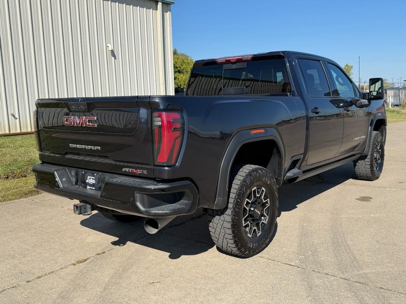 GMC Sierra 2500HD Vehicle Full-screen Gallery Image 3