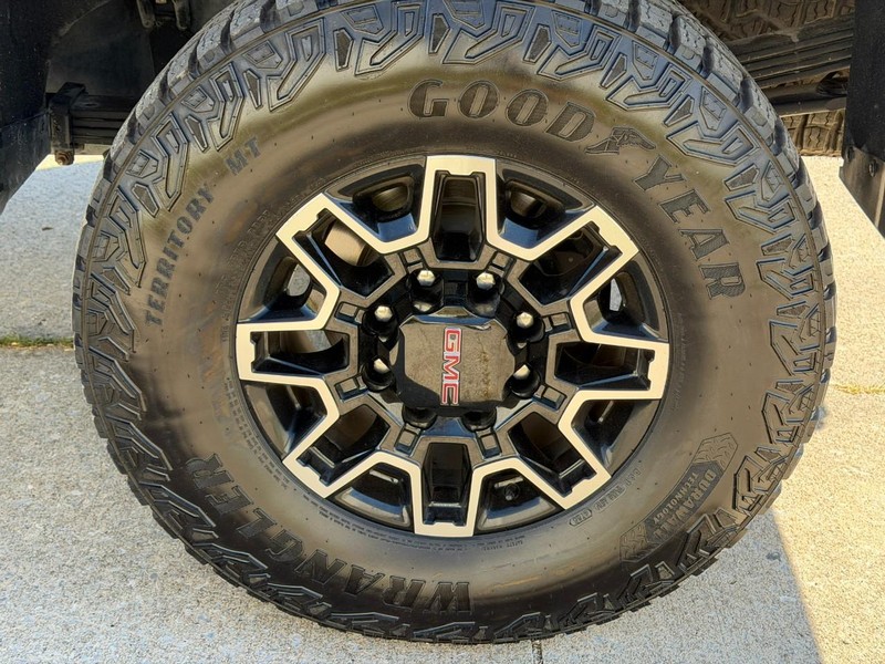 GMC Sierra 2500HD Vehicle Full-screen Gallery Image 7