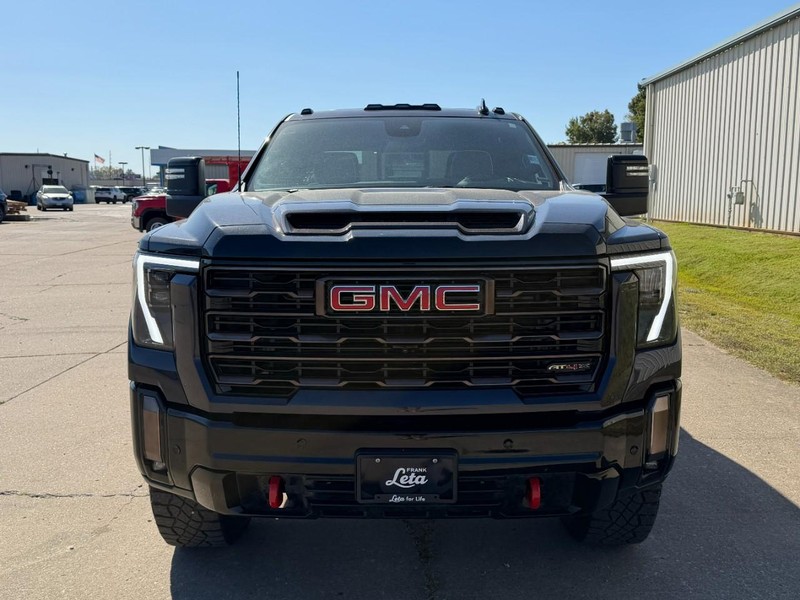 GMC Sierra 2500HD Vehicle Full-screen Gallery Image 9