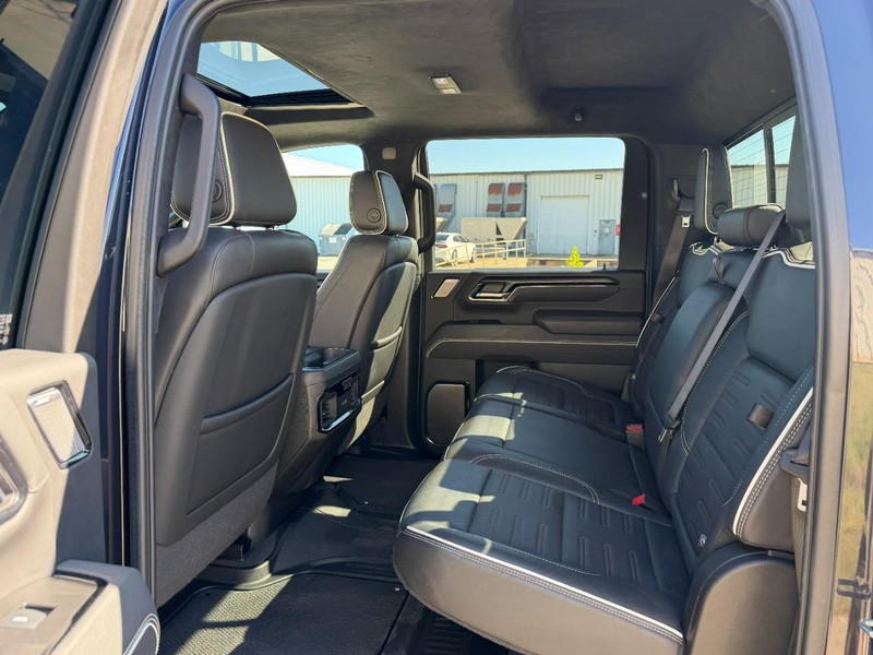 GMC Sierra 2500HD Vehicle Full-screen Gallery Image 10