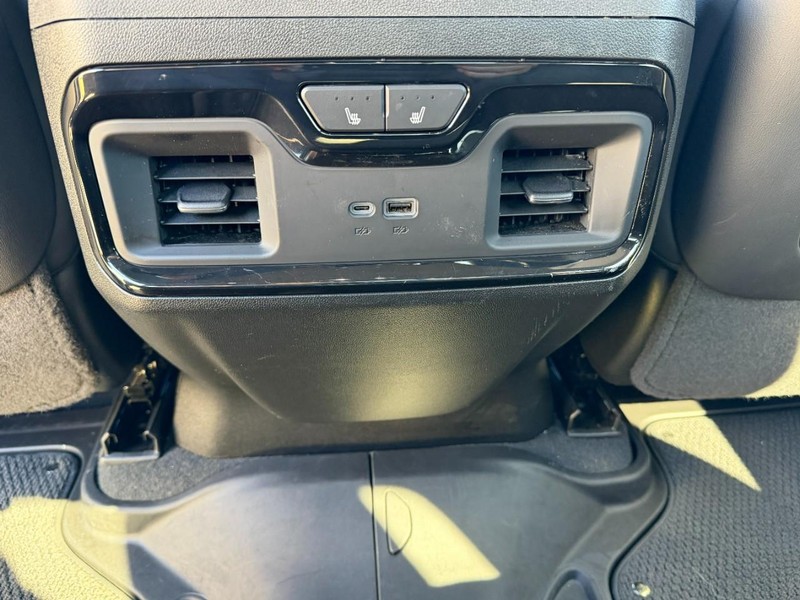 GMC Sierra 2500HD Vehicle Full-screen Gallery Image 11
