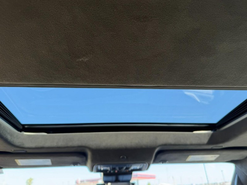GMC Sierra 2500HD Vehicle Full-screen Gallery Image 12