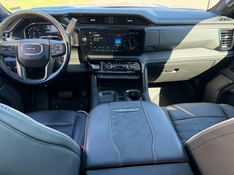 GMC Sierra 2500HD Vehicle Full-screen Gallery Image 13