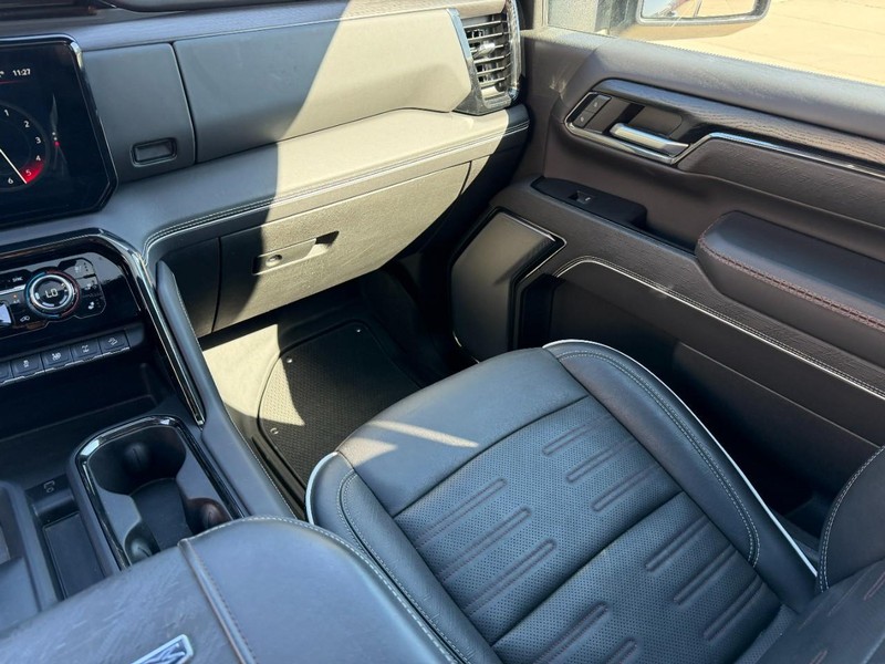 GMC Sierra 2500HD Vehicle Full-screen Gallery Image 17