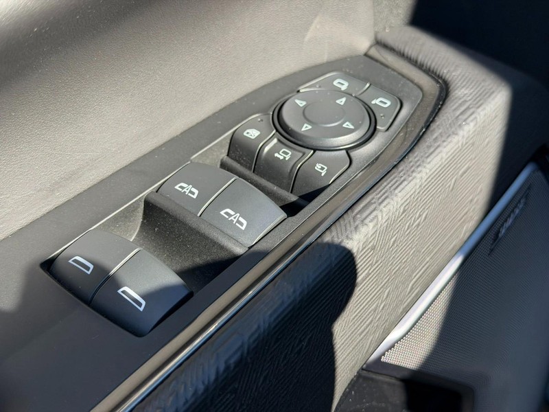 GMC Sierra 2500HD Vehicle Full-screen Gallery Image 18