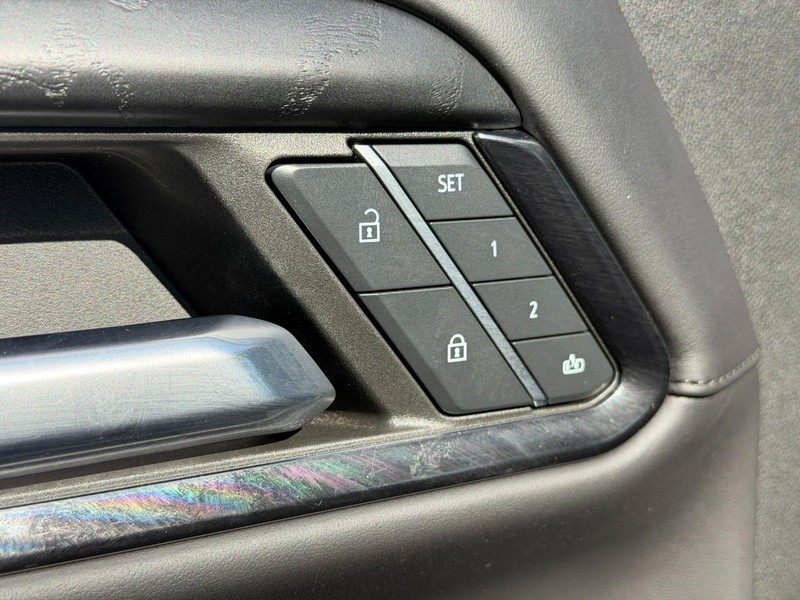 GMC Sierra 2500HD Vehicle Full-screen Gallery Image 19