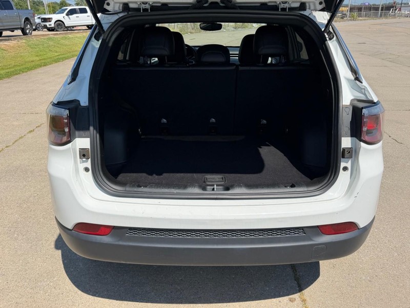 Jeep Compass Vehicle Full-screen Gallery Image 5
