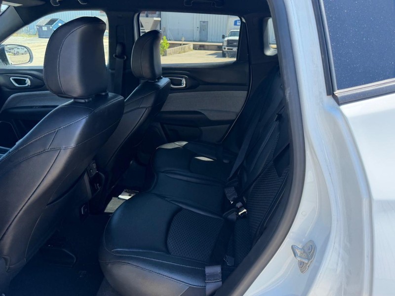 Jeep Compass Vehicle Full-screen Gallery Image 7