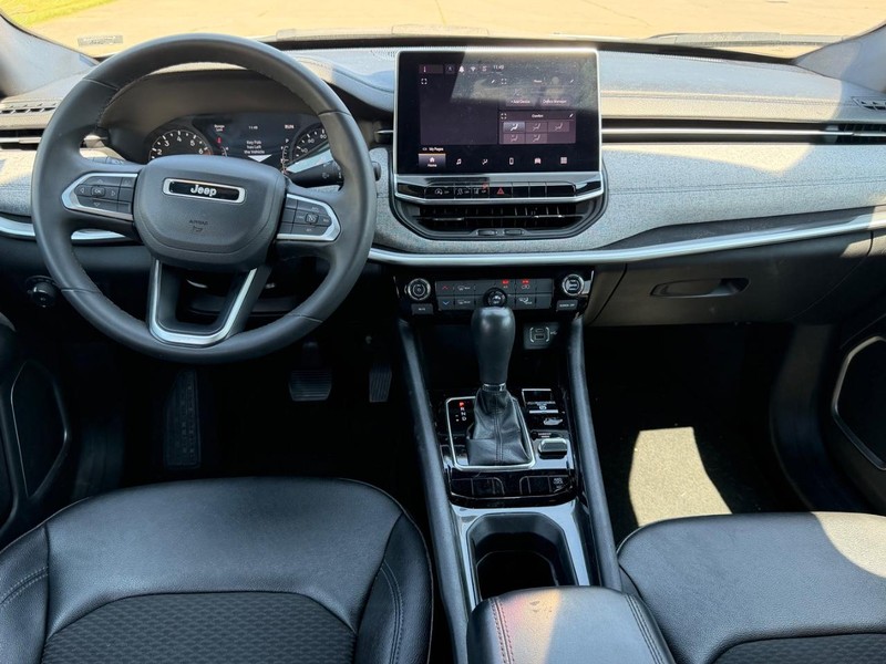 Jeep Compass Vehicle Full-screen Gallery Image 8