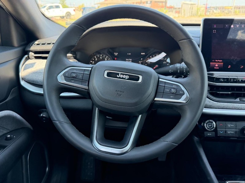 Jeep Compass Vehicle Full-screen Gallery Image 9