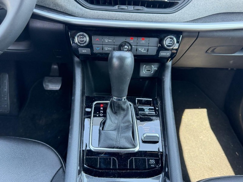 Jeep Compass Vehicle Full-screen Gallery Image 14