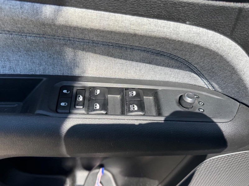 Jeep Compass Vehicle Full-screen Gallery Image 16