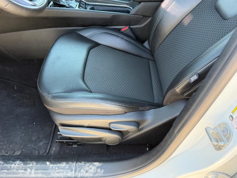 Jeep Compass Vehicle Full-screen Gallery Image 17