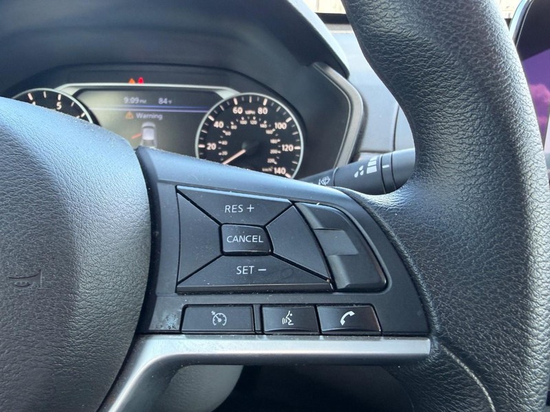 Nissan Altima Vehicle Full-screen Gallery Image 11