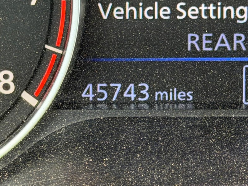 Nissan Altima Vehicle Full-screen Gallery Image 18