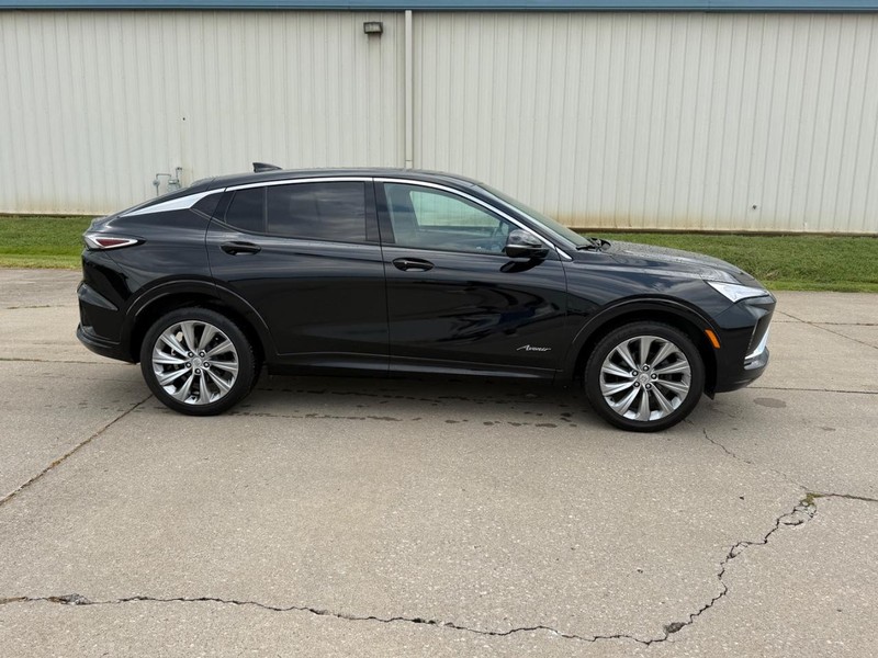 Buick Envista Vehicle Full-screen Gallery Image 2