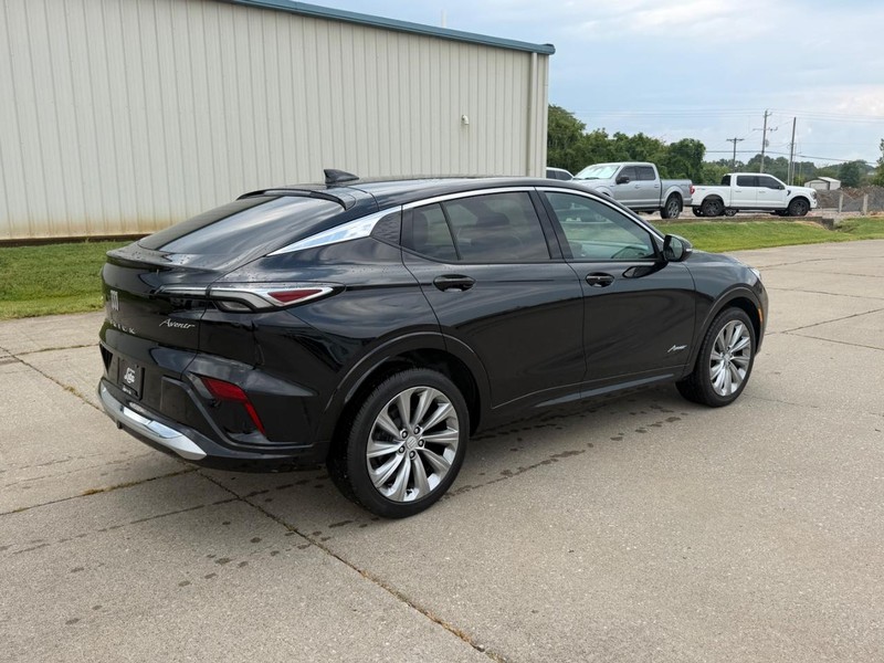 Buick Envista Vehicle Full-screen Gallery Image 3