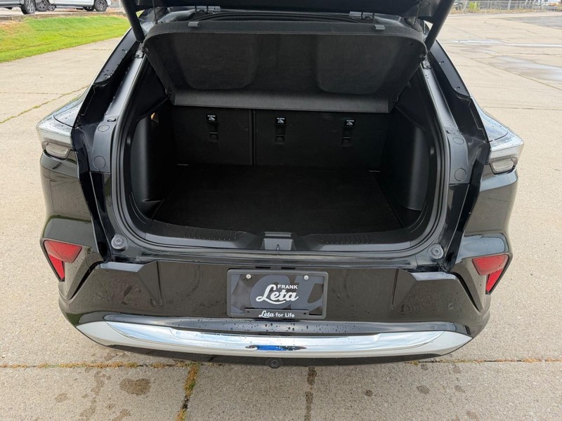 Buick Envista Vehicle Full-screen Gallery Image 5