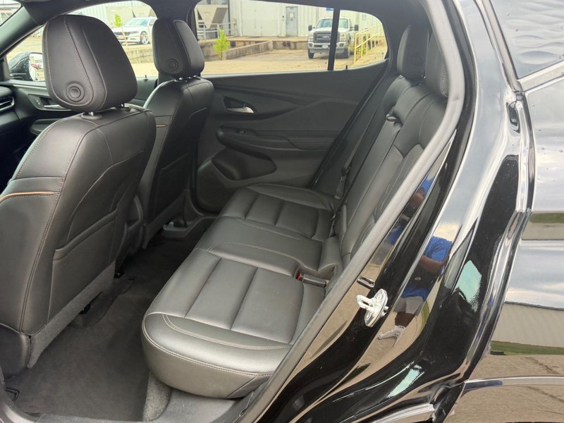 Buick Envista Vehicle Full-screen Gallery Image 8