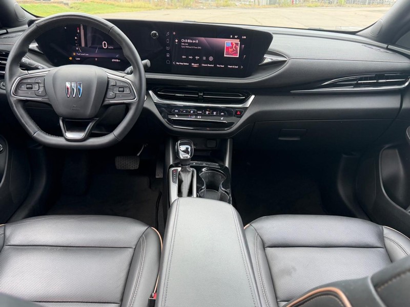 Buick Envista Vehicle Full-screen Gallery Image 10
