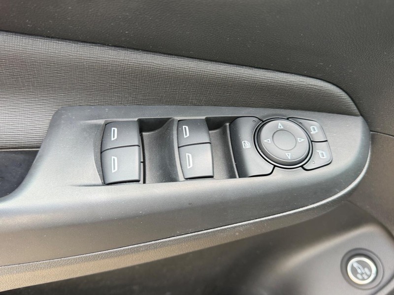 Buick Envista Vehicle Full-screen Gallery Image 18