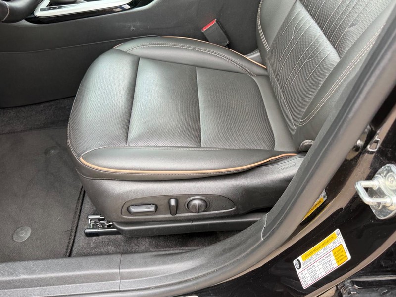 Buick Envista Vehicle Full-screen Gallery Image 19
