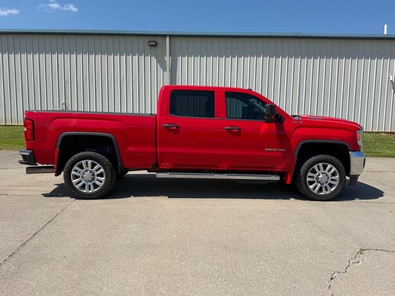 GMC Sierra 2500HD Vehicle Full-screen Gallery Image 2