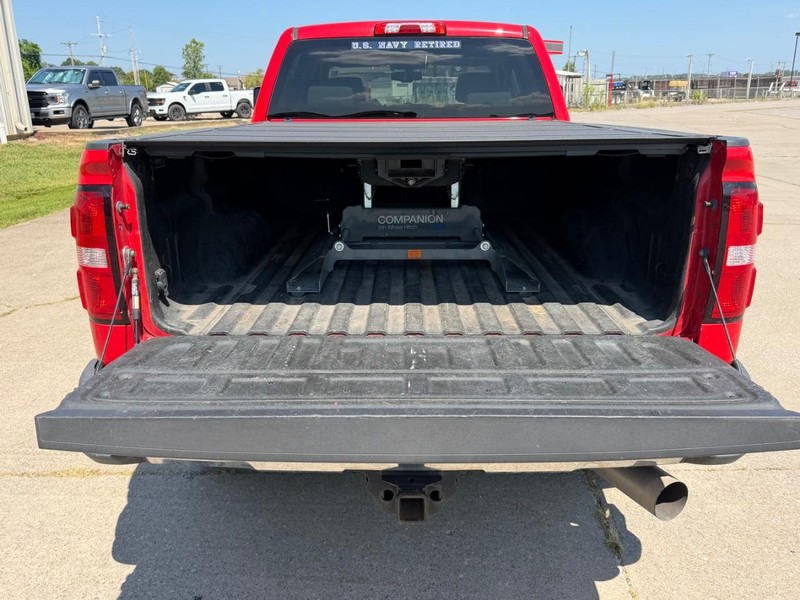 GMC Sierra 2500HD Vehicle Full-screen Gallery Image 5