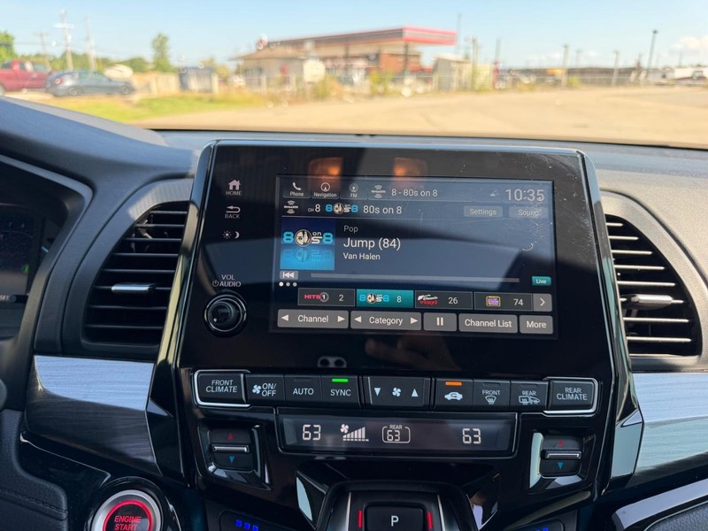 Honda Odyssey Vehicle Full-screen Gallery Image 17