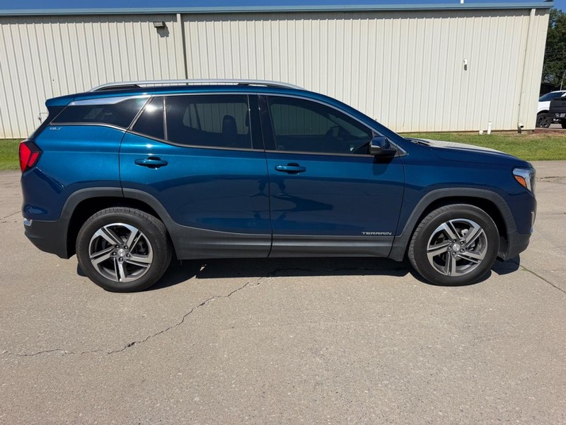 GMC Terrain Vehicle Full-screen Gallery Image 2