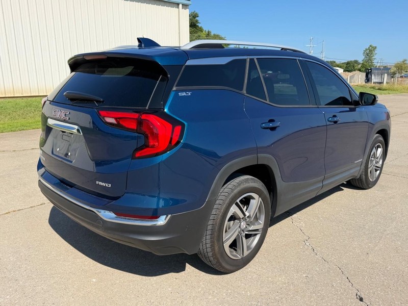 GMC Terrain Vehicle Full-screen Gallery Image 3