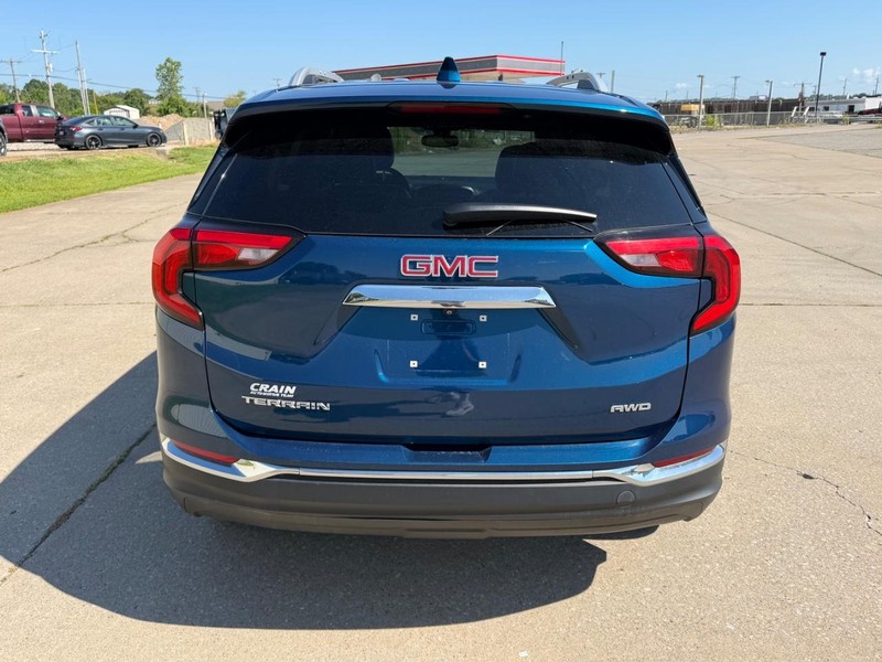 GMC Terrain Vehicle Full-screen Gallery Image 4