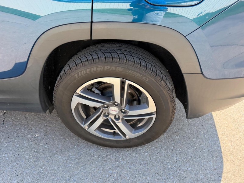 GMC Terrain Vehicle Full-screen Gallery Image 6