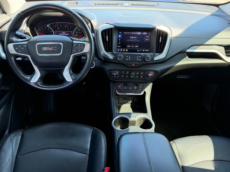 GMC Terrain Vehicle Full-screen Gallery Image 8