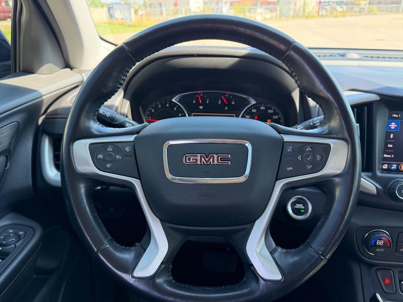 GMC Terrain Vehicle Full-screen Gallery Image 9