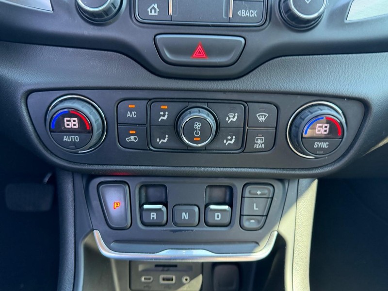 GMC Terrain Vehicle Full-screen Gallery Image 13