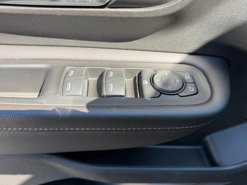 GMC Terrain Vehicle Full-screen Gallery Image 16