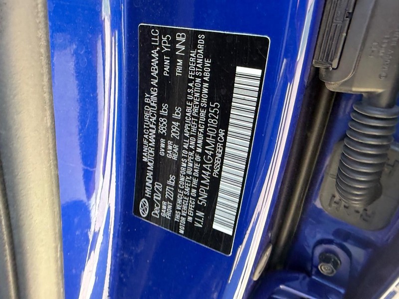 Hyundai Elantra Vehicle Full-screen Gallery Image 20