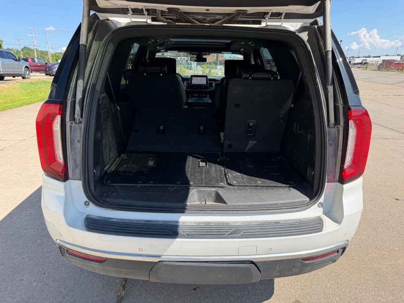 GMC Yukon Vehicle Full-screen Gallery Image 5