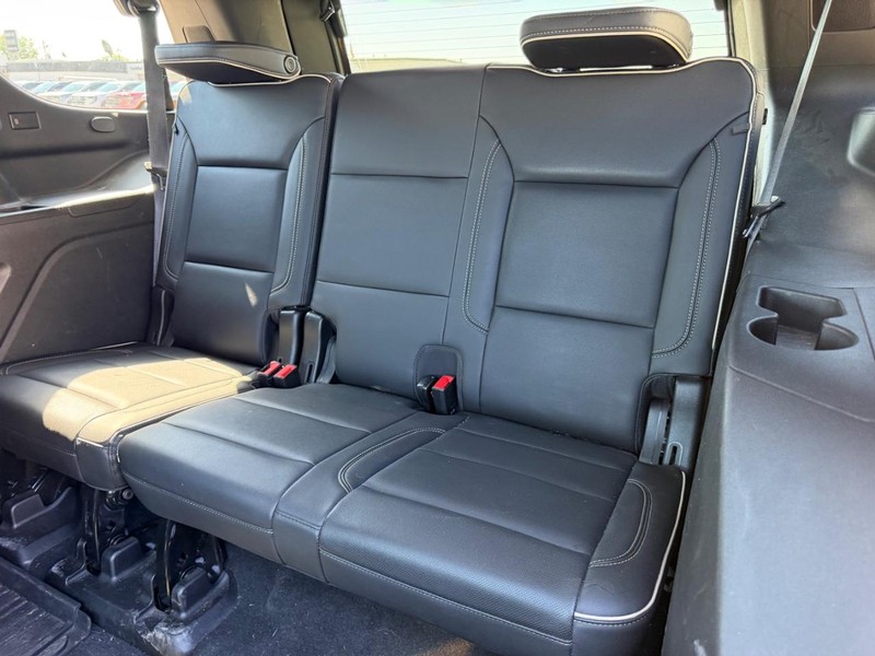 GMC Yukon Vehicle Full-screen Gallery Image 8