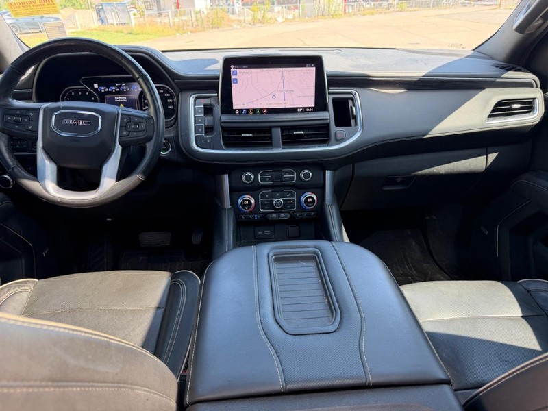 GMC Yukon Vehicle Full-screen Gallery Image 13