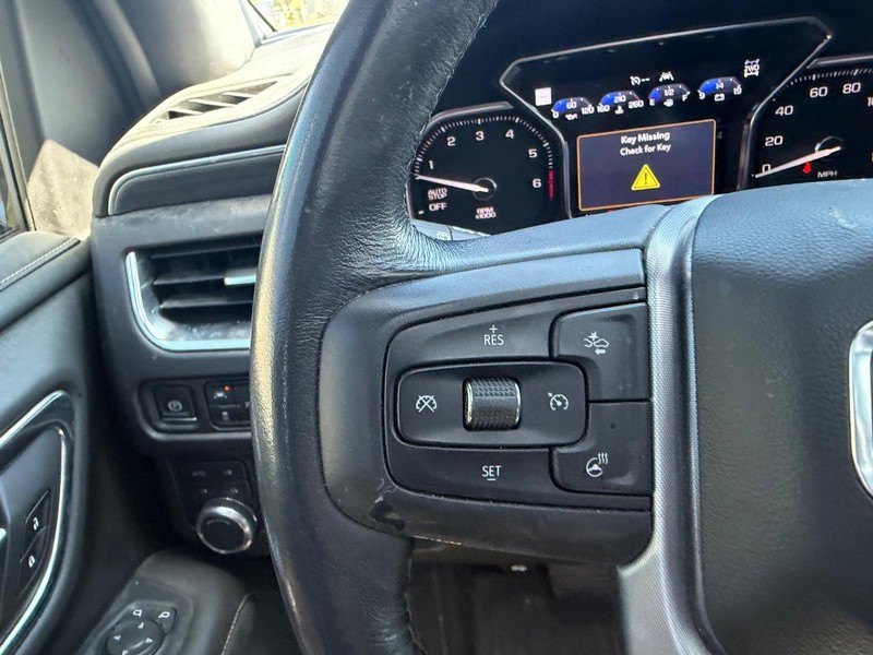 GMC Yukon Vehicle Full-screen Gallery Image 15