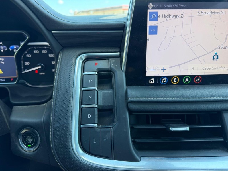 GMC Yukon Vehicle Full-screen Gallery Image 18