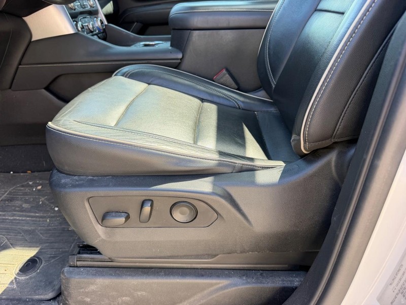 GMC Yukon Vehicle Full-screen Gallery Image 23