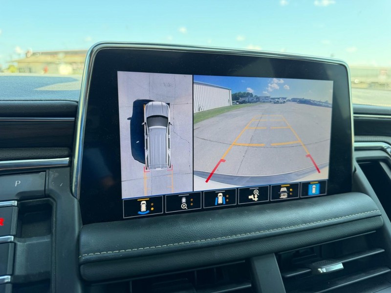 GMC Yukon Vehicle Full-screen Gallery Image 25