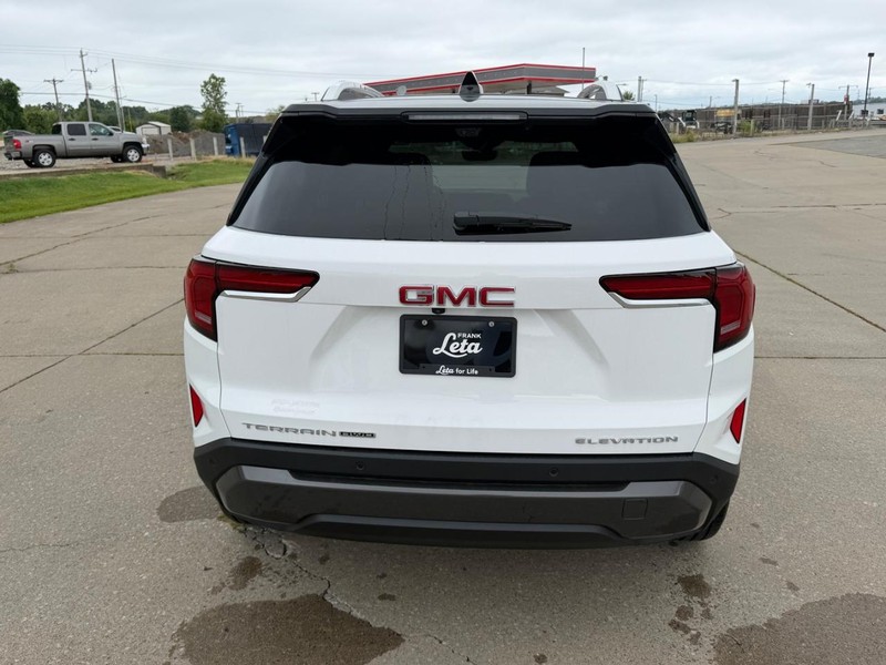 GMC Terrain Vehicle Full-screen Gallery Image 4