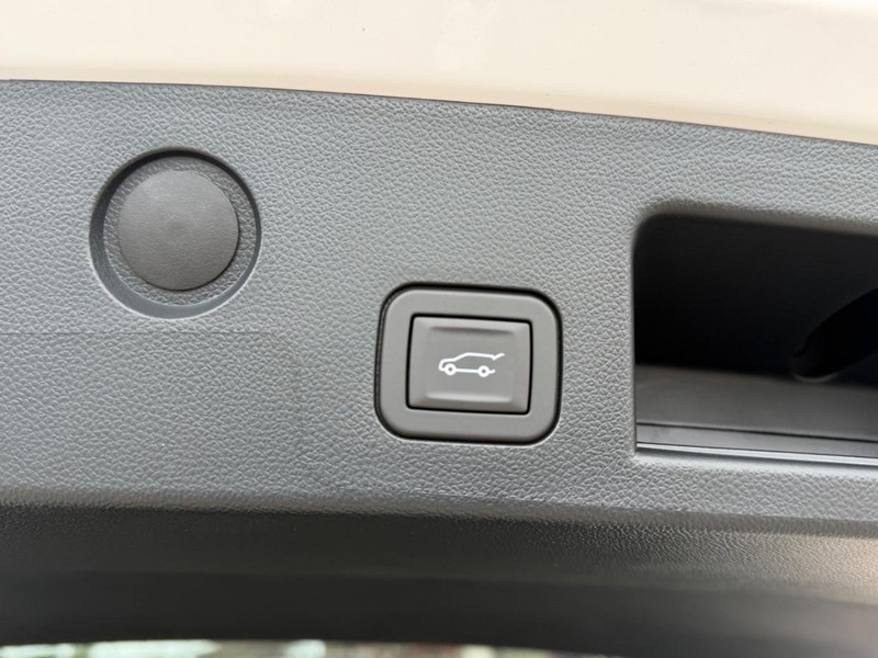 GMC Terrain Vehicle Full-screen Gallery Image 6