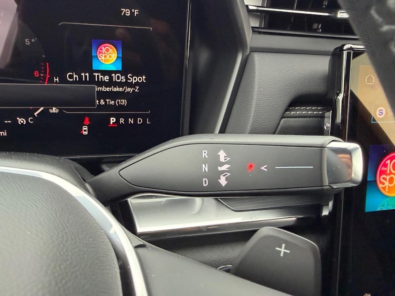 GMC Terrain Vehicle Full-screen Gallery Image 13