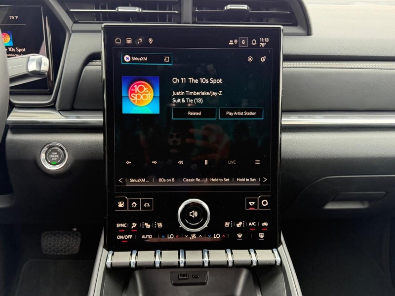 GMC Terrain Vehicle Full-screen Gallery Image 14