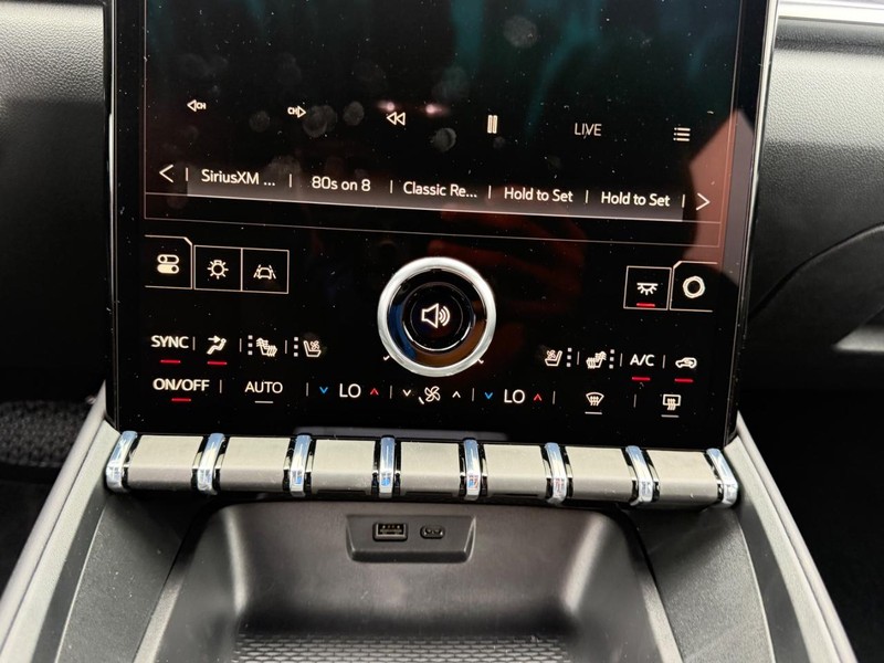 GMC Terrain Vehicle Full-screen Gallery Image 15